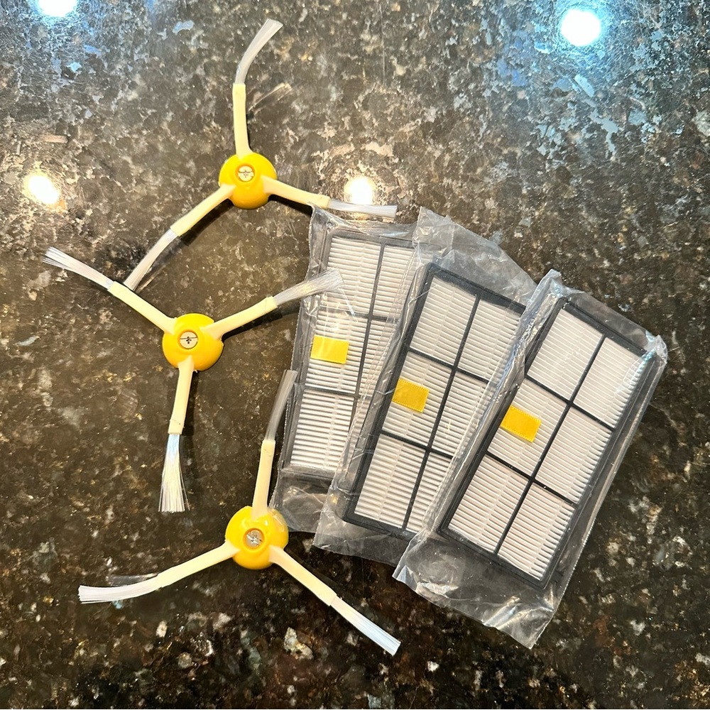Authentic iRobot Roomba 800/900 Series High-Efficiency Filters & Corner Brushes